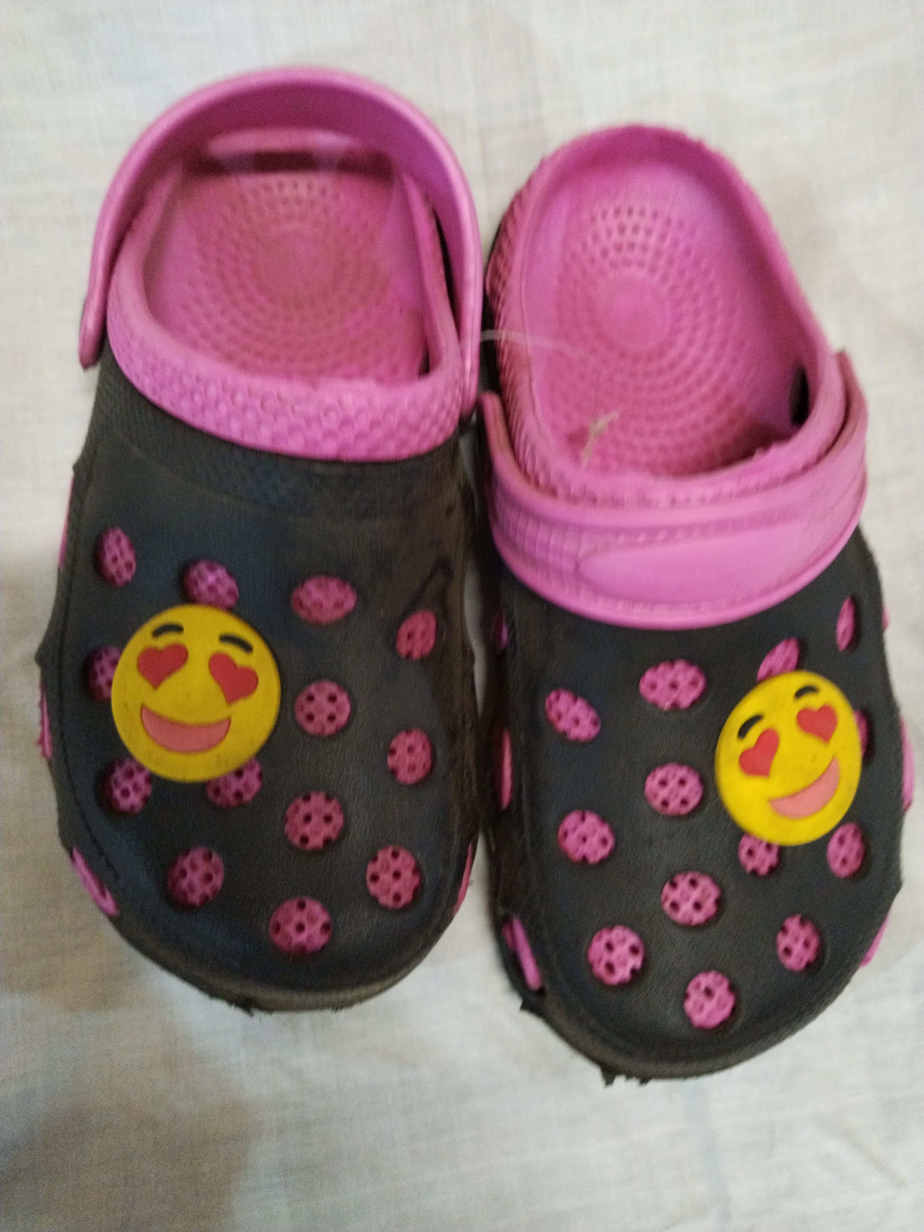 Sapo para niña rosado y negro